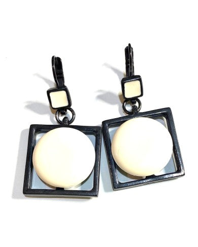 TJ 105A2 WHITE EARRINGS