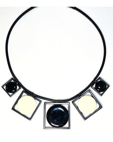 TJ 105A2 BLACK/WHITE NECKLACE